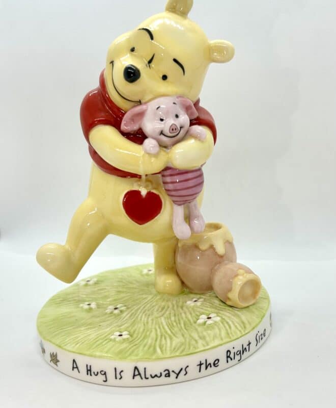 Disney - Winnie The Pooh hugging Piglet - DIWPFI22601